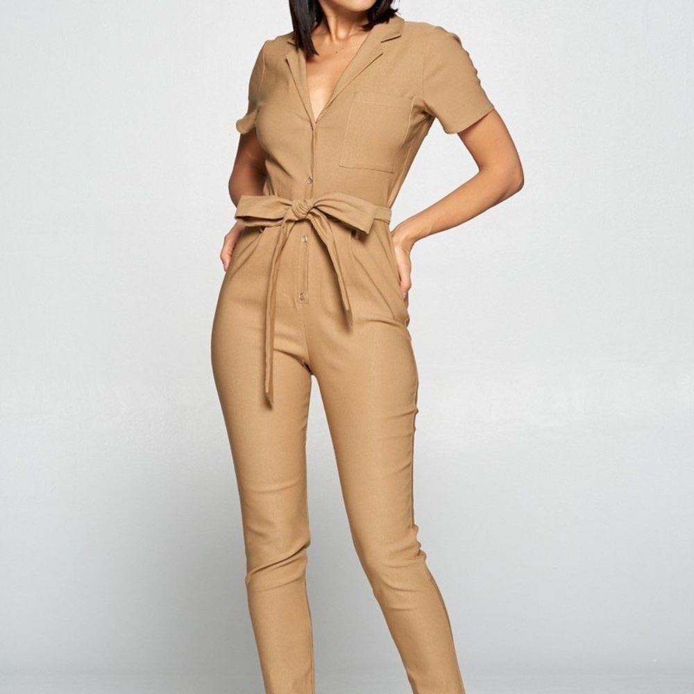 Short Sleeve Jumpsuit With A Notched Collar